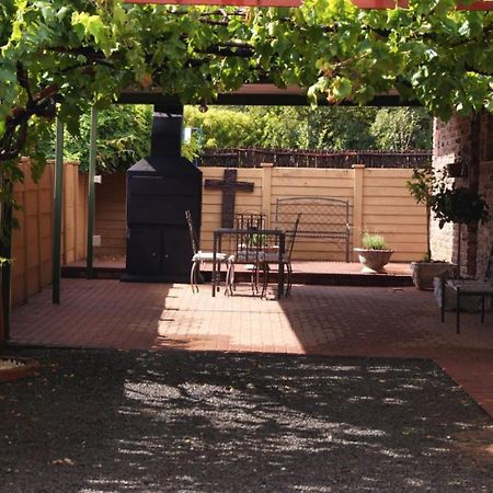 Ruresta Guesthouse Bloemfontein Bagian luar foto