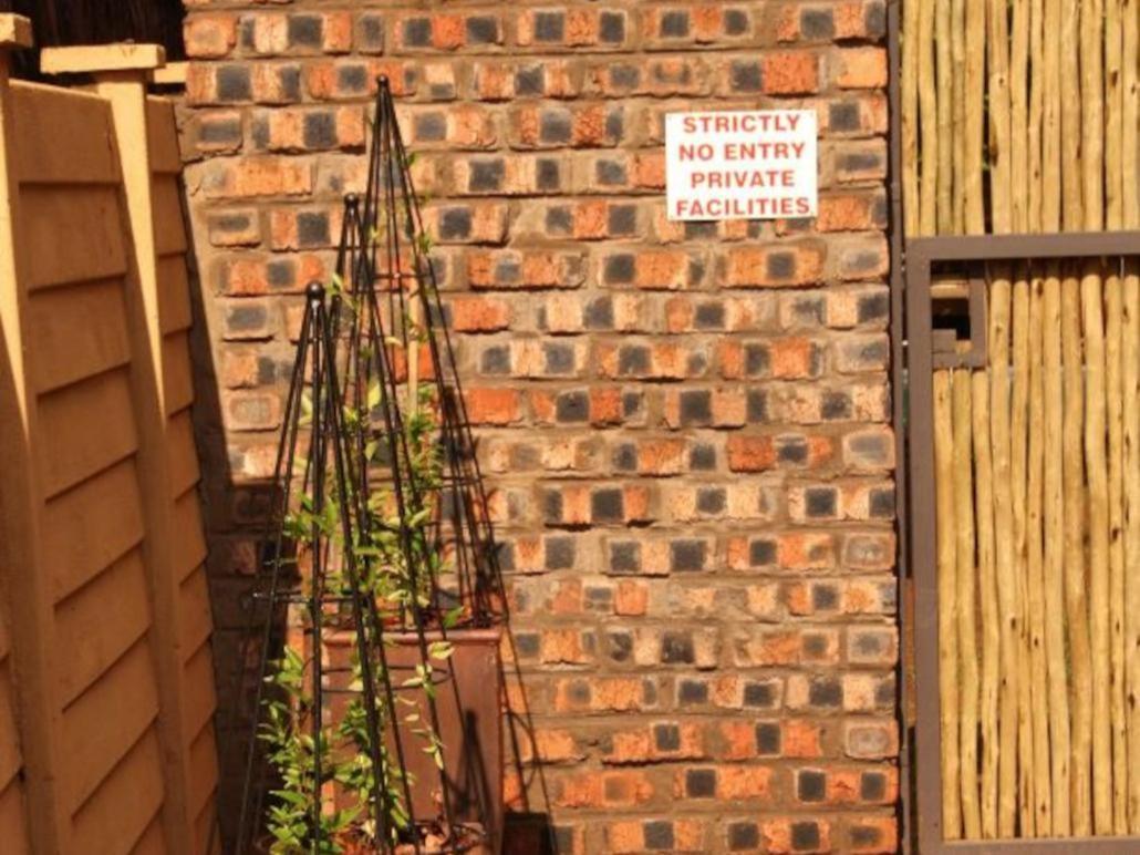 Ruresta Guesthouse Bloemfontein Ruang foto