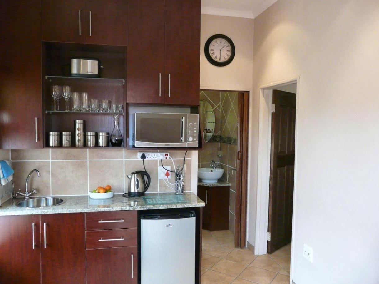 Ruresta Guesthouse Bloemfontein Bagian luar foto