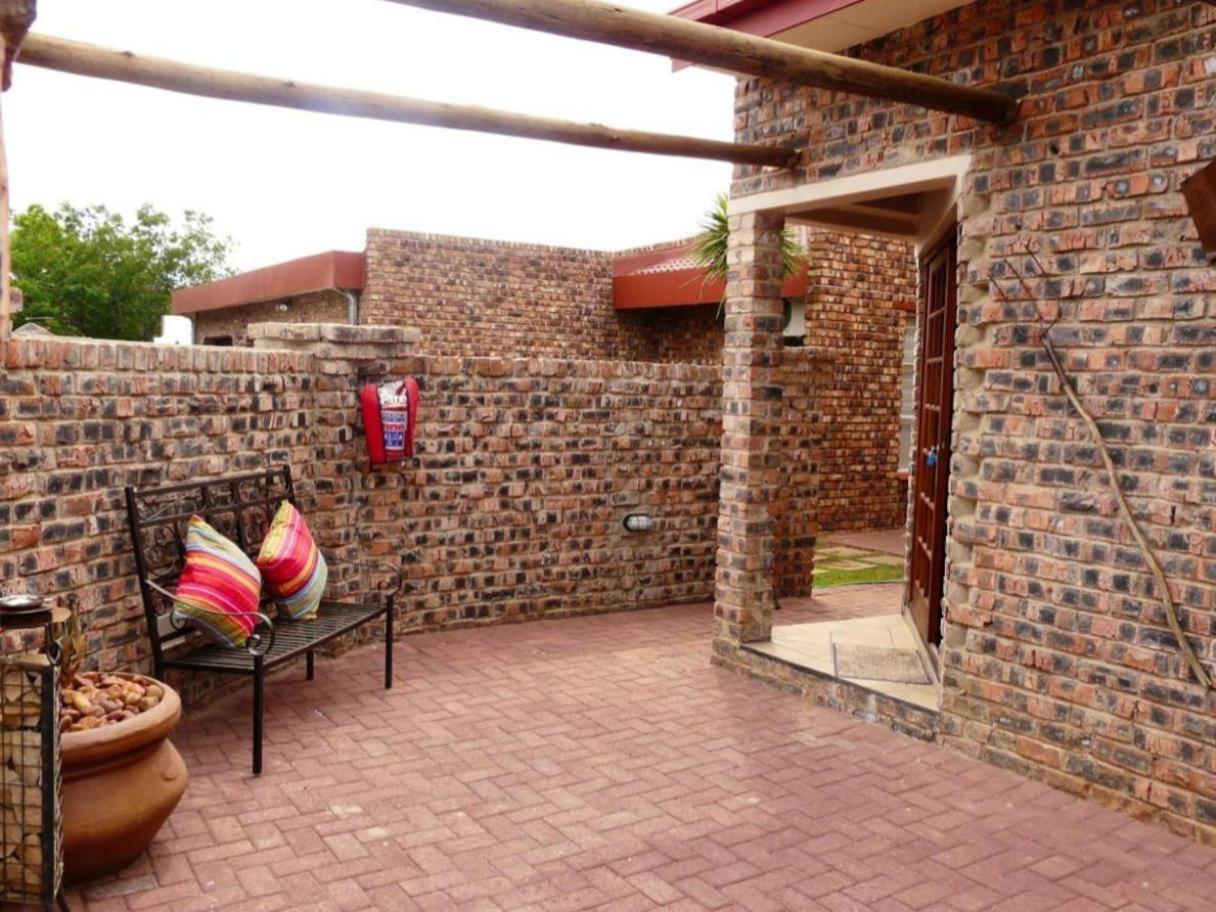 Ruresta Guesthouse Bloemfontein Bagian luar foto