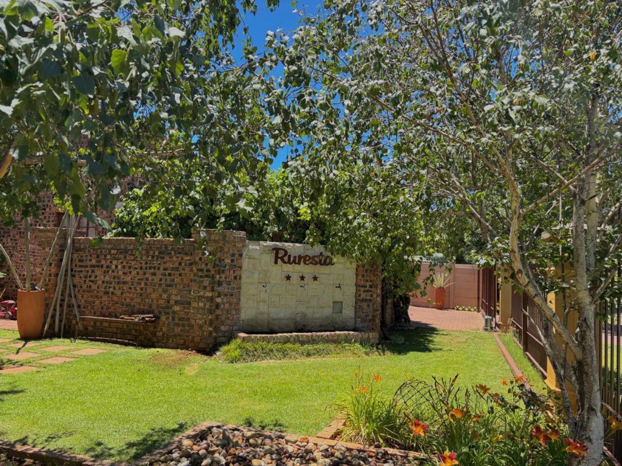 Ruresta Guesthouse Bloemfontein Bagian luar foto